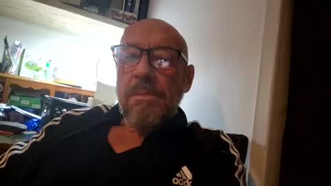 Snapshot of stirlinghealthandfitness chatting on 11.28.25 stirlinghealthandfitness online show from 11.28.25