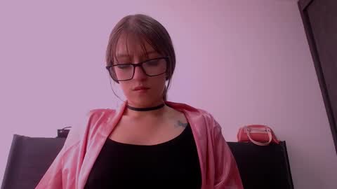 Snapshot of stiven_1_ chatting on 11.18.25 stiven online show from 11.18.25