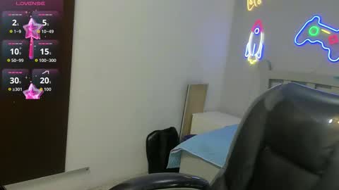 Stiwen online show from 12.19.25