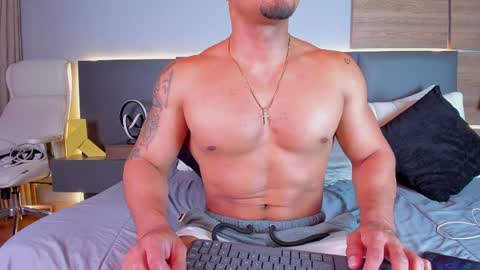 Snapshot of stone_lee_ chatting on 01.28.25 Stone Lee online show from 01.28.25
