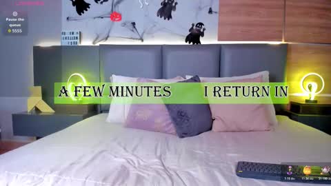 Snapshot of stone_lee_ chatting on 10.24.25 Stone Lee online show from 10.24.25