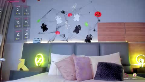 Snapshot of stone_lee_ chatting on 10.26.25 Stone Lee online show from 10.26.25