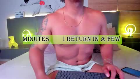 Snapshot of stone_lee_ chatting on 10.28.25 Stone Lee online show from 10.28.25