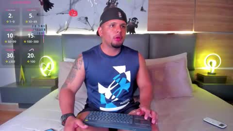 Snapshot of stone_lee_ chatting on 11.04.25 Stone Lee online show from 11.04.25