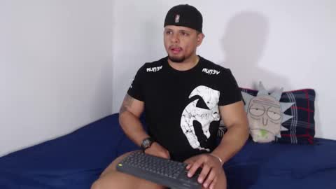 Snapshot of stone_lee_ chatting on 11.08.25 Stone Lee online show from 11.08.25