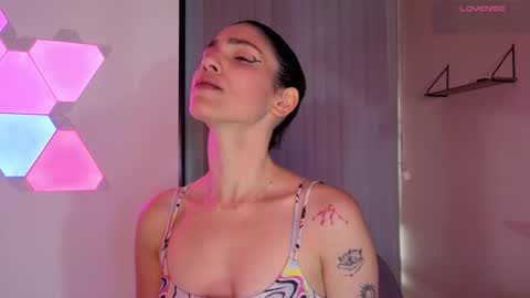 Snapshot of stonned_candy chatting on 11.17.25 Liz online show from 11.17.25