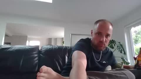 str8feet33 online show from 12.02.25