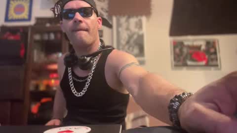 Str8 online show from 02.19.25