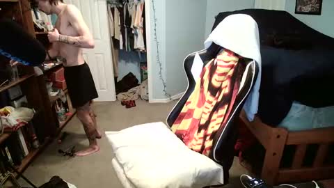 Snapshot of str8whiteboy21 chatting on 02.12.25 str8whiteboy21 online show from 02.12.25