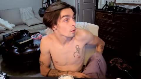 Snapshot of str8whiteboy21 chatting on 06.27.26 str8whiteboy21 online show from 06.27.26