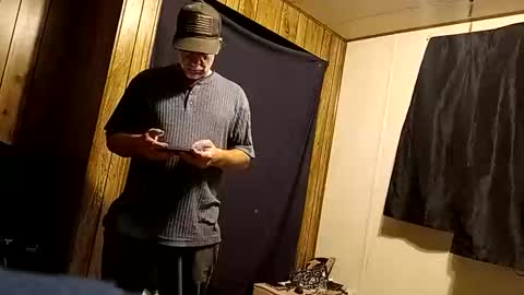 Snapshot of straighttoy chatting on 11.25.25 straighttoy online show from 11.25.25