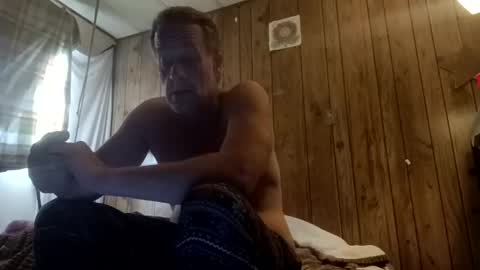 Snapshot of straighttoy chatting on 12.18.25 straighttoy online show from 12.18.25