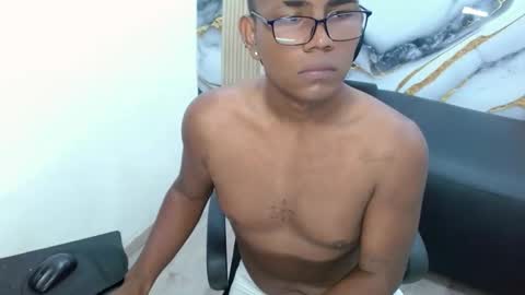 Snapshot of straigthtbigcockk chatting on 11.15.25 straigthtbigcockk online show from 11.15.25