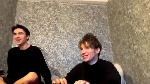 Snapshot of stralght_twinks chatting on 12.22.25 Ray online show from 12.22.25