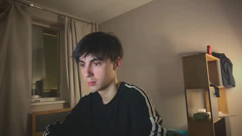 Snapshot of stralght_twinks chatting on 02.18.26 Ray online show from 02.18.26