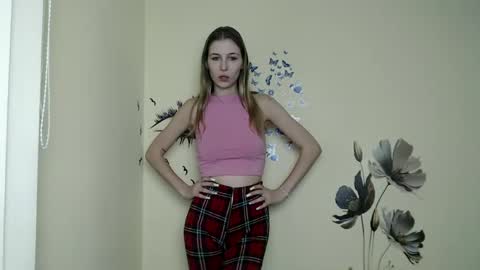 Snapshot of stranger_giirl chatting on 12.16.24 Amalia online show from 12.16.24