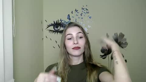 Snapshot of stranger_giirl chatting on 12.19.24 Amalia online show from 12.19.24