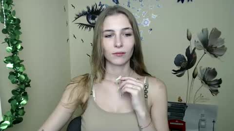 Snapshot of stranger_giirl chatting on 12.23.24 Amalia online show from 12.23.24