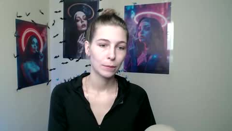 Snapshot of stranger_giirl chatting on 10.23.25 Amalia online show from 10.23.25