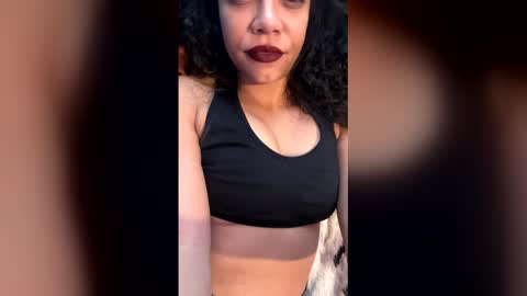 Snapshot of strawberriesxstraps chatting on 12.17.25 Strawberries X Straps online show from 12.17.25