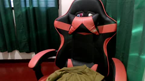 Snapshot of strawberry_ei chatting on 04.10.26 just call me baby online show from 04.10.26