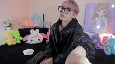 strawberry_kitty_ online show from 12.21.25