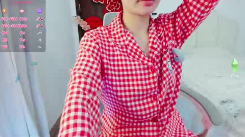 Snapshot of strawberry_loveee chatting on 02.21.26 strawberry_loveee online show from 02.21.26