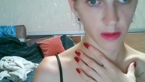 Strawberry Storm online show from 10.04.25