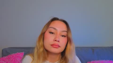 Snapshot of strawberrypie99 chatting on 03.17.26 Tati and Lola online show from 03.17.26