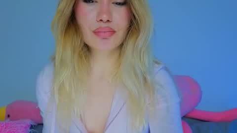 Snapshot of strawberrypie99 chatting on 03.28.26 Tati and Lola online show from 03.28.26