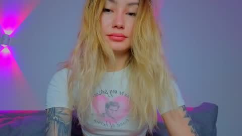 Snapshot of strawberrypie99 chatting on 04.04.26 Tati and Lola online show from 04.04.26