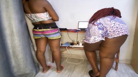 Snapshot of streetlioness chatting on 01.10.26 streetlioness online show from 01.10.26