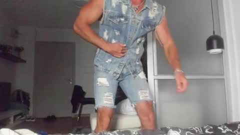 Strong Arni online show from 10.21.25