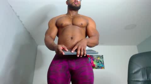 Snapshot of strong_george1 chatting on 01.05.25 strong_george1 online show from 01.05.25