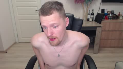 Snapshot of strong_guy_xxx chatting on 12.03.25 strong_guy_xxx online show from 12.03.25