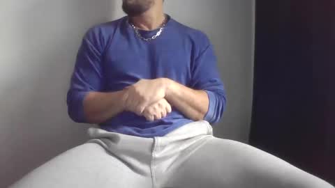 Snapshot of studdotcom chatting on 12.02.25 Ero online show from 12.02.25