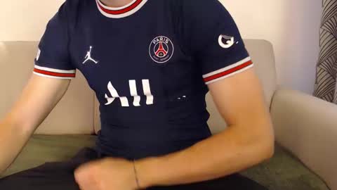 Snapshot of studfromparis chatting on 06.08.26 Stud From Paris online show from 06.08.26