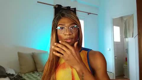 Snapshot of suannyklatten_ chatting on 02.12.25 Suanny Klatten It is my account independent online show from 02.12.25