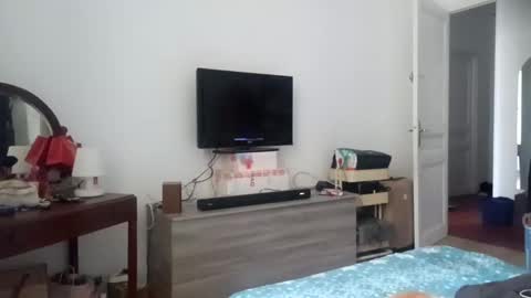 Snapshot of subassslut chatting on 01.11.25 Tom online show from 01.11.25