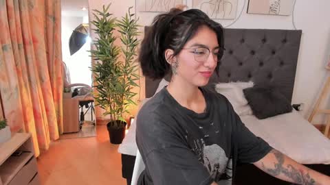 Snapshot of sublimetouch chatting on 01.31.25 Zoe online show from 01.31.25