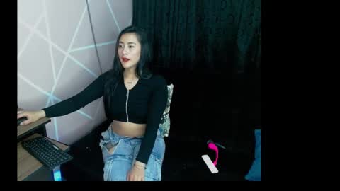 Snapshot of submissiveemily chatting on 09.09.25 submissiveemily online show from 09.09.25