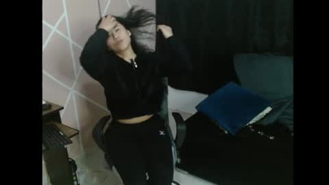 Snapshot of submissiveemily chatting on 10.07.25 submissiveemily online show from 10.07.25