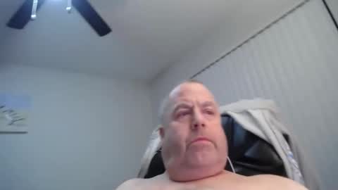 Snapshot of subswichuser00060960 chatting on 12.18.24 subswitchuser online show from 12.18.24