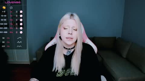 Snapshot of succubus_leslie chatting on 12.20.24 succubus_leslie online show from 12.20.24