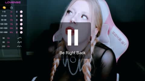 Snapshot of succubus_leslie chatting on 11.19.25 succubus_leslie online show from 11.19.25