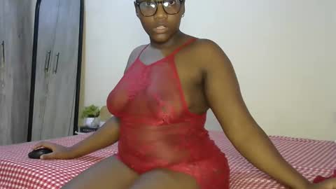 Snapshot of sucker_queen chatting on 12.16.25 Beverly online show from 12.16.25