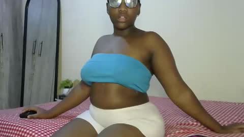 Snapshot of sucker_queen chatting on 12.18.25 Beverly online show from 12.18.25