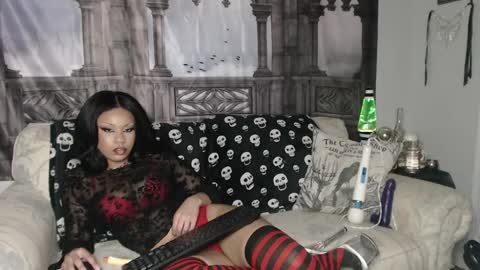 Suede Bones online show from 11.18.25