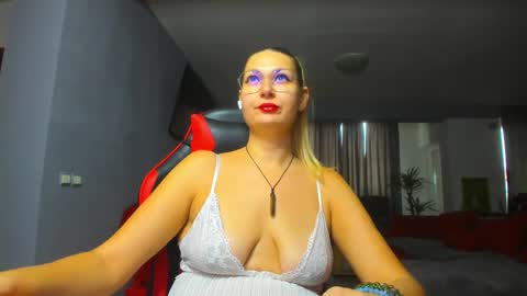 Snapshot of sugar_mayy chatting on 11.19.25 May online show from 11.19.25