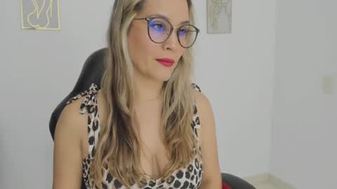sugar_milff online show from 10.08.25